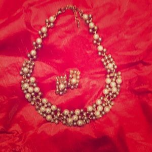 Pearl necklace/ earring set